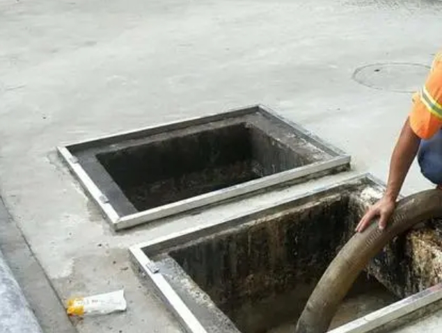 卡若化粪池清理